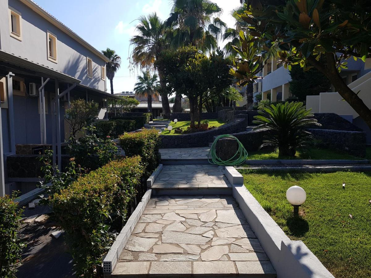Asteraki Aparthotel กูเวีย ภายนอก รูปภาพ